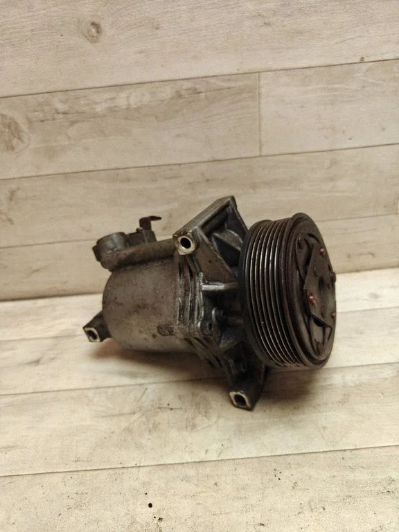 Sprężarka klimatyzacji 926008367R – Dacia Lodgy (2012-)