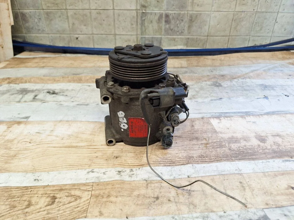 Air conditioning (A/C) compressor (pump) MR398278