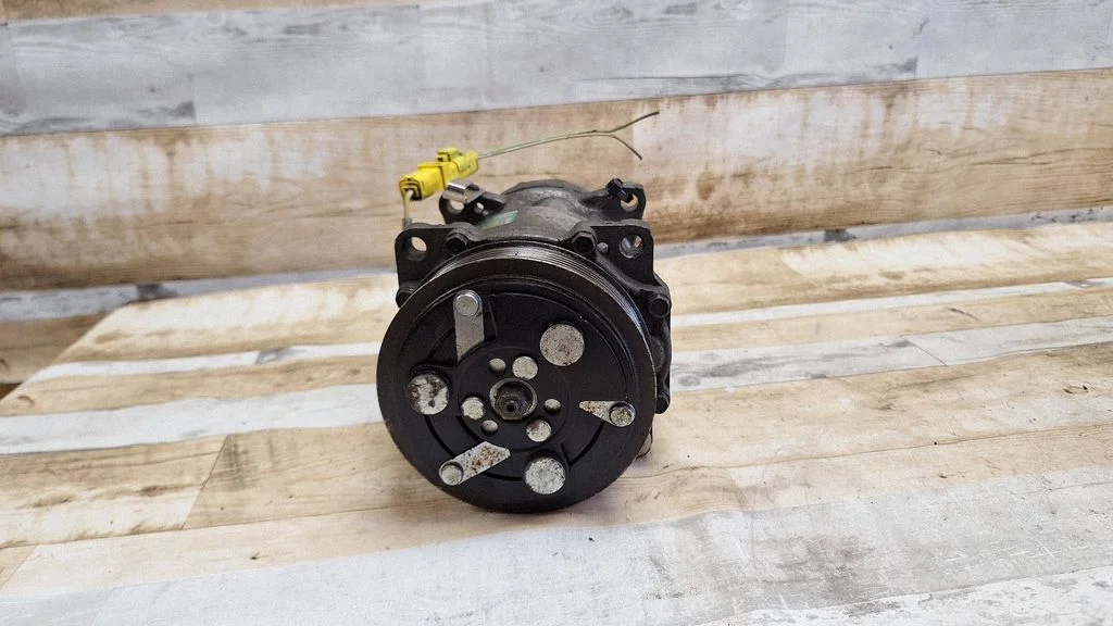 Air conditioning (A/C) compressor (pump) SD7V16