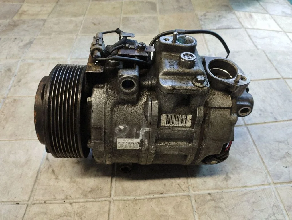 Air conditioning (A/C) compressor (pump) GE447260