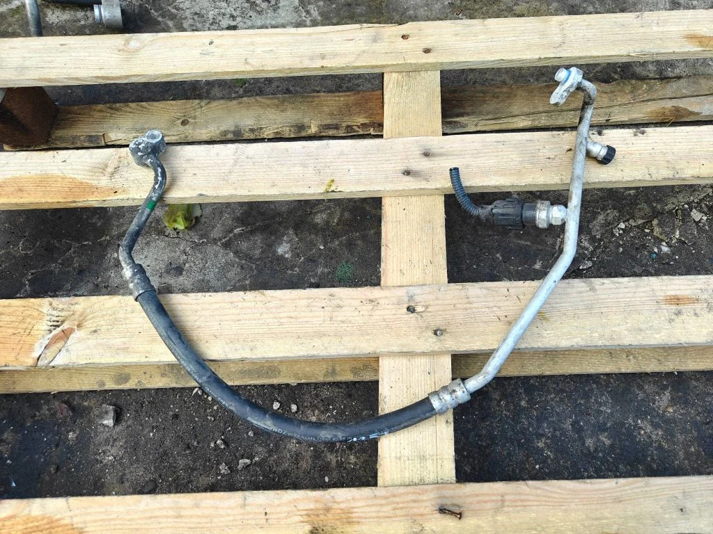 Air conditioning (A/C) pipe/hose