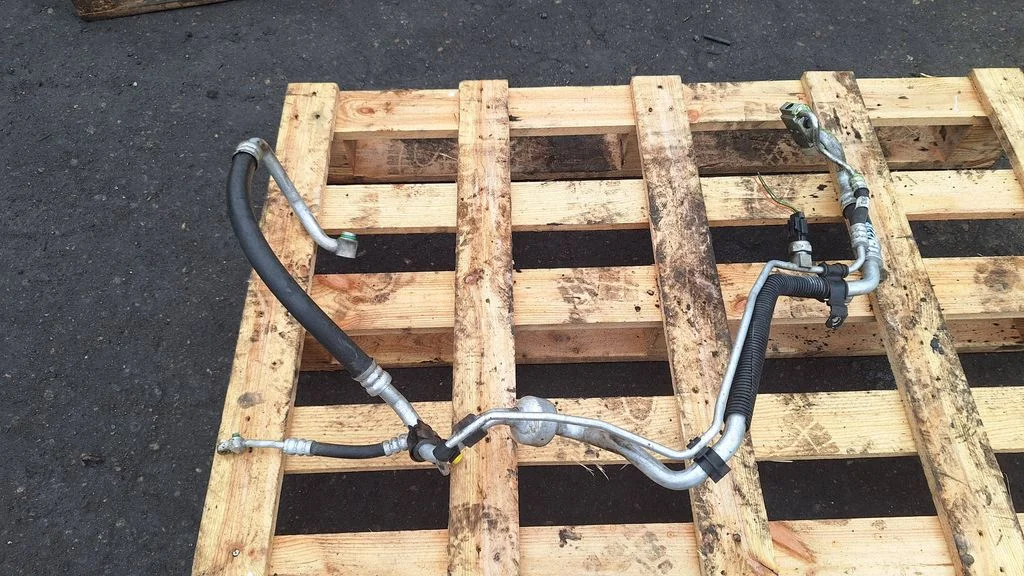 Air conditioning (A/C) pipe/hose 977754P050
