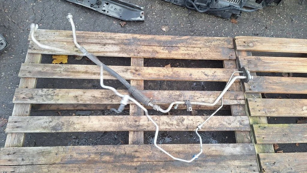 Air conditioning (A/C) pipe/hose