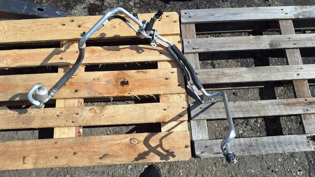 Air conditioning (A/C) pipe/hose