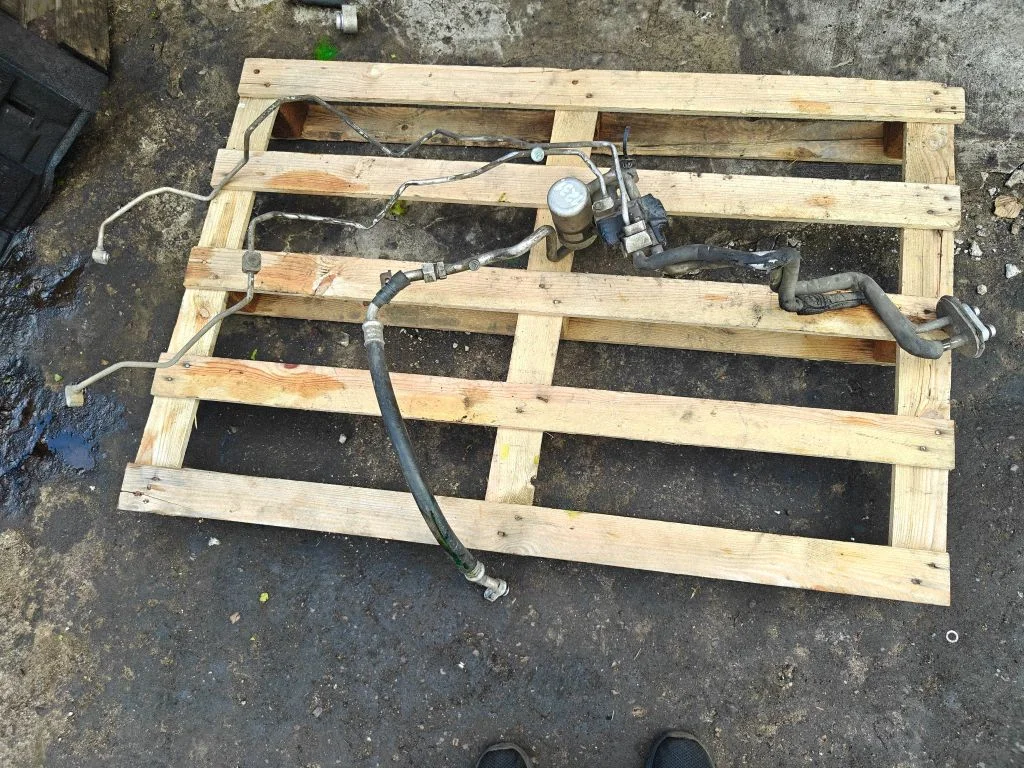 Air conditioning (A/C) pipe/hose