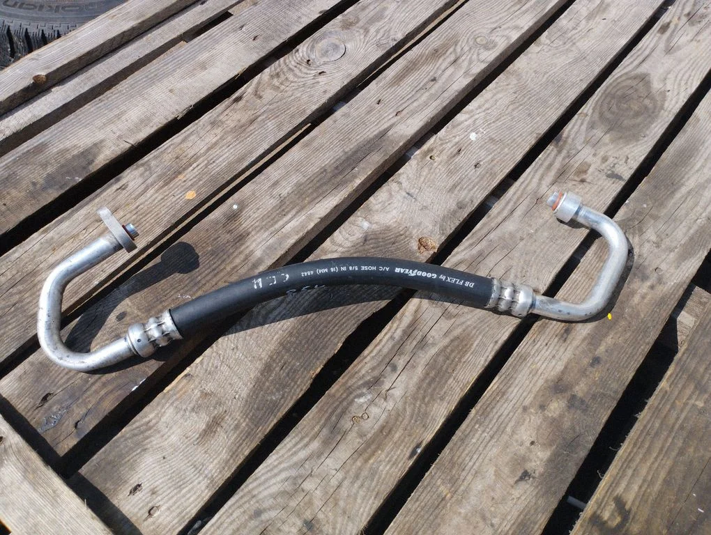 Air conditioning (A/C) pipe/hose