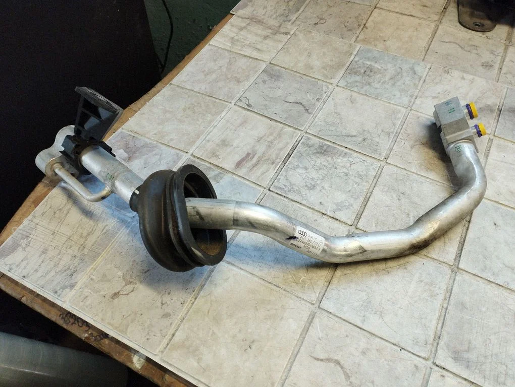 Air conditioning (A/C) pipe/hose 4G1260712D