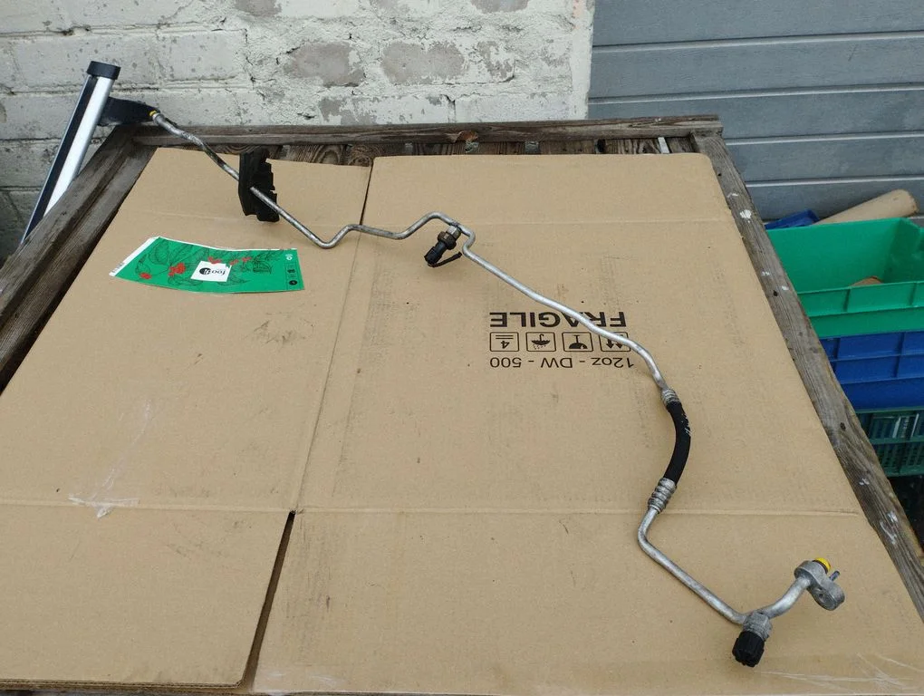Air conditioning (A/C) pipe/hose