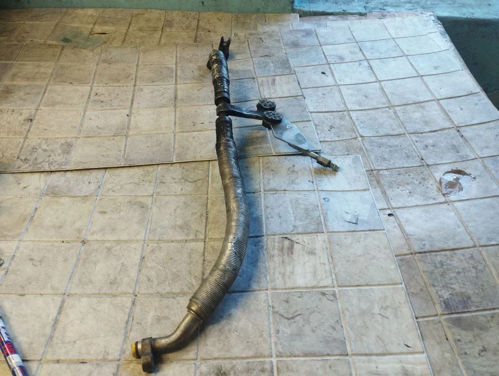 Air conditioning (A/C) pipe/hose