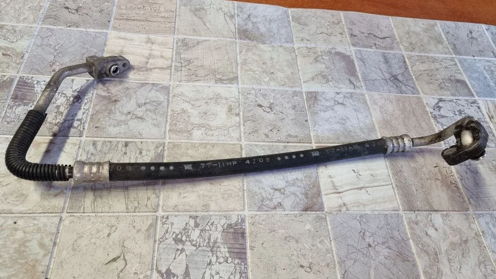 Air conditioning (A/C) pipe/hose – Toyota Prius (XW20) (2003-2009)