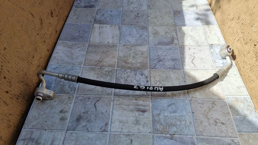 Air conditioning (A/C) pipe/hose 4L0820739