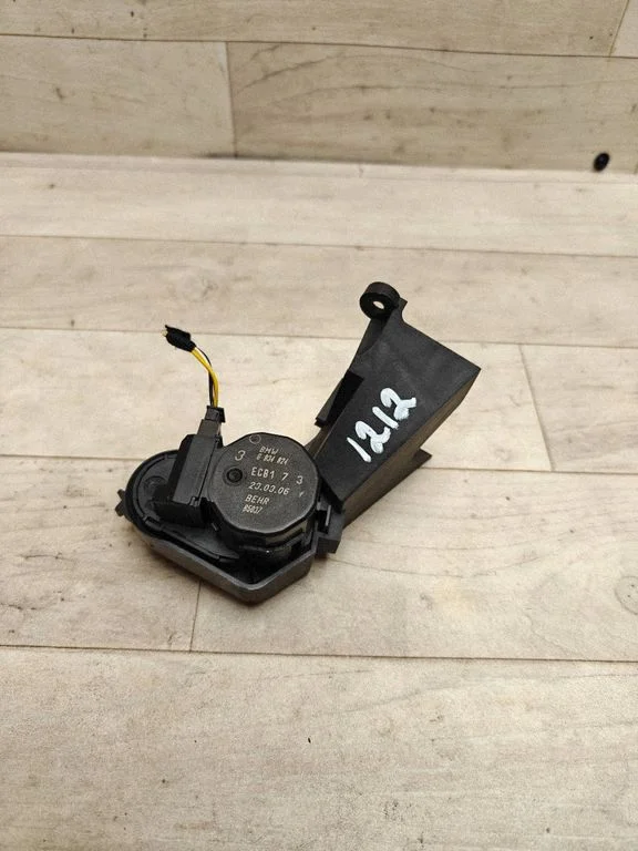 Silniczek klapki nawiewu – BMW X3 E83 (2003-2010)