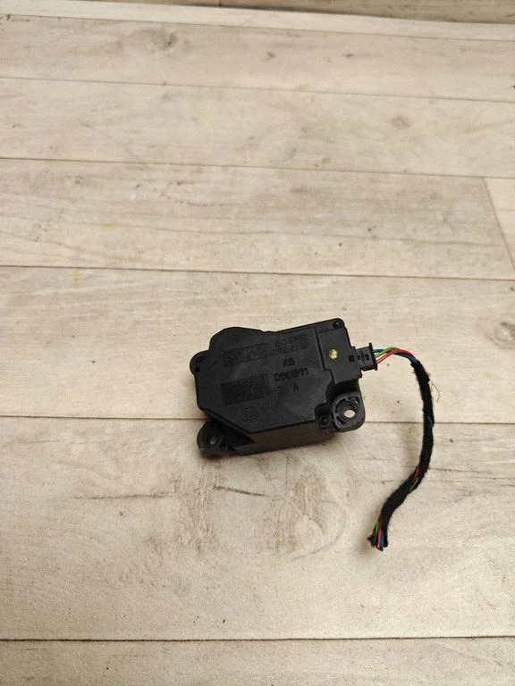 Silniczek klapki nawiewu 6G9N19E616