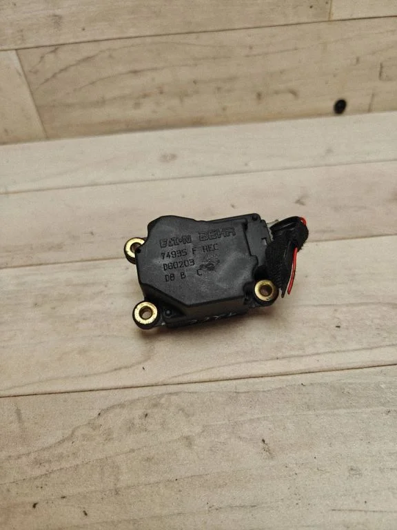 Air flap motor/actuator – Volvo XC90 (2003-2006)