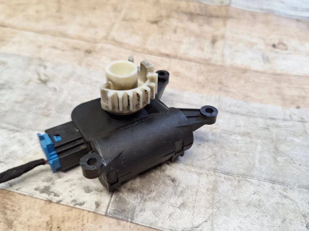 Air flap motor/actuator – Skoda Octavia Mk2 (1Z) (2004-2013)