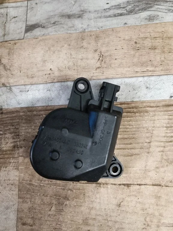 Air flap motor/actuator 04885465AA