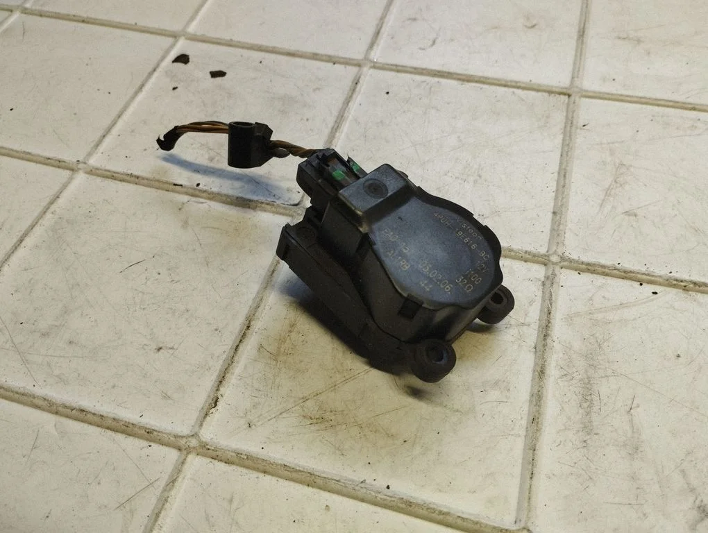 Gaisa aizvara motoriņš/aktuators 4PUH19E616BC