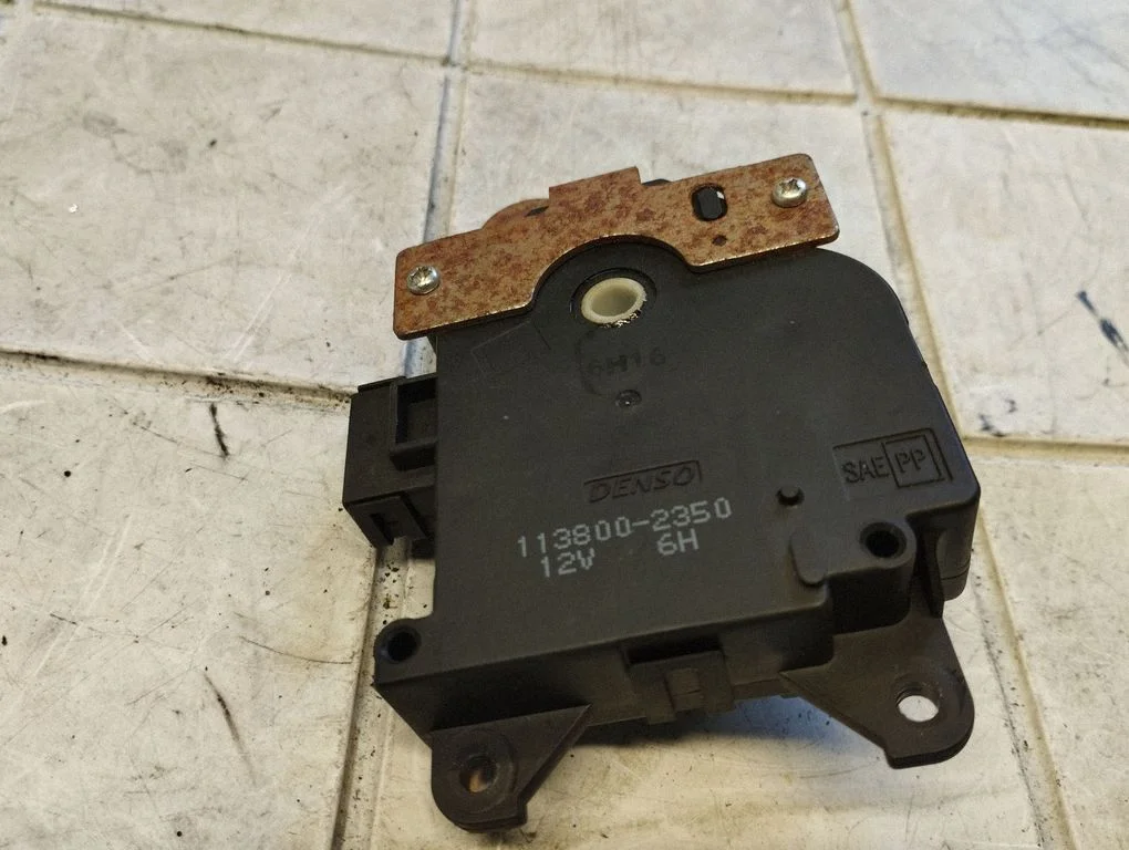 Air flap motor/actuator – Honda CR-V (2002-2006)