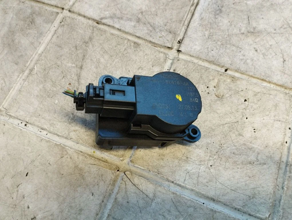 Air flap motor/actuator AV6N19E616AA