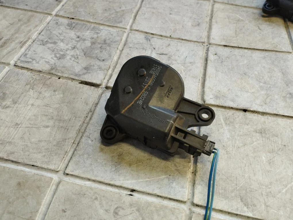 Õhuklapi mootor / ajam 04885465AA