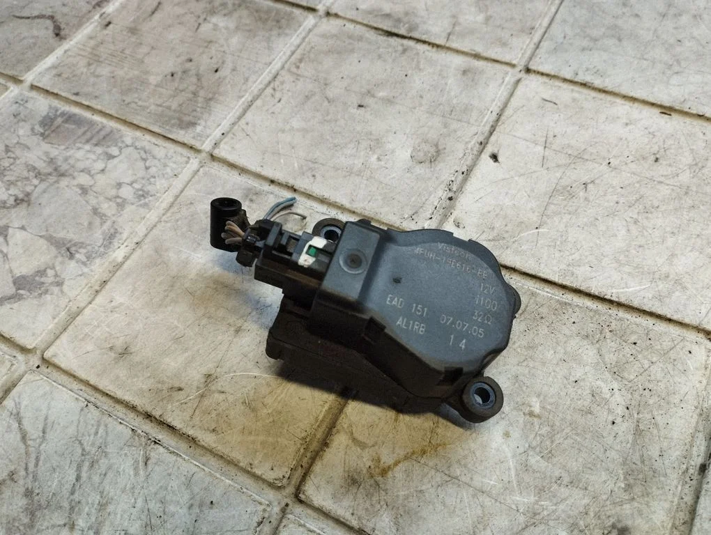 Gaisa aizvara motoriņš/aktuators 4PUH19E616BB
