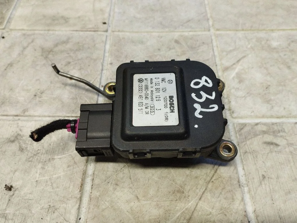Gaisa aizvara motoriņš/aktuators 4B1820511