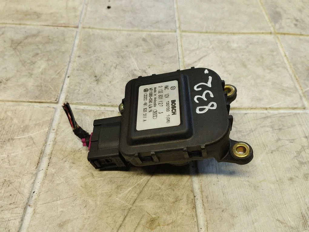 Air flap motor/actuator – Audi A6 Allroad C5 (1999-2005)