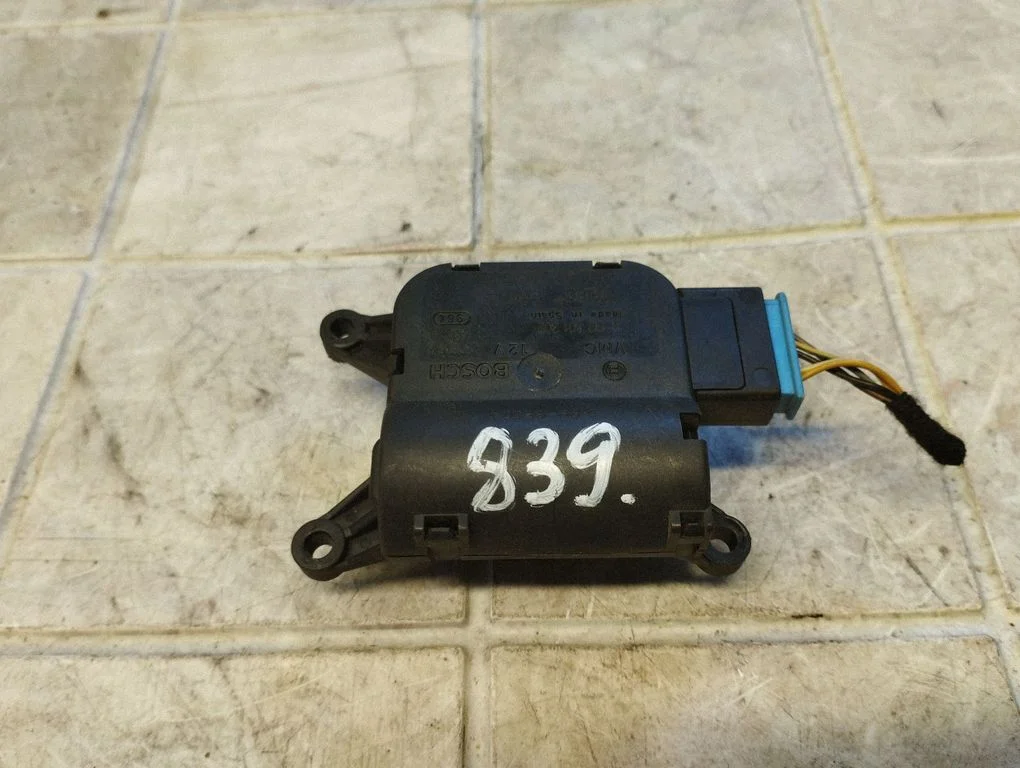 Air flap motor/actuator 8E1820511C