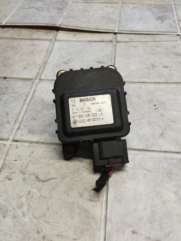 Air flap motor/actuator – Audi A6 Allroad C5 (1999-2005)