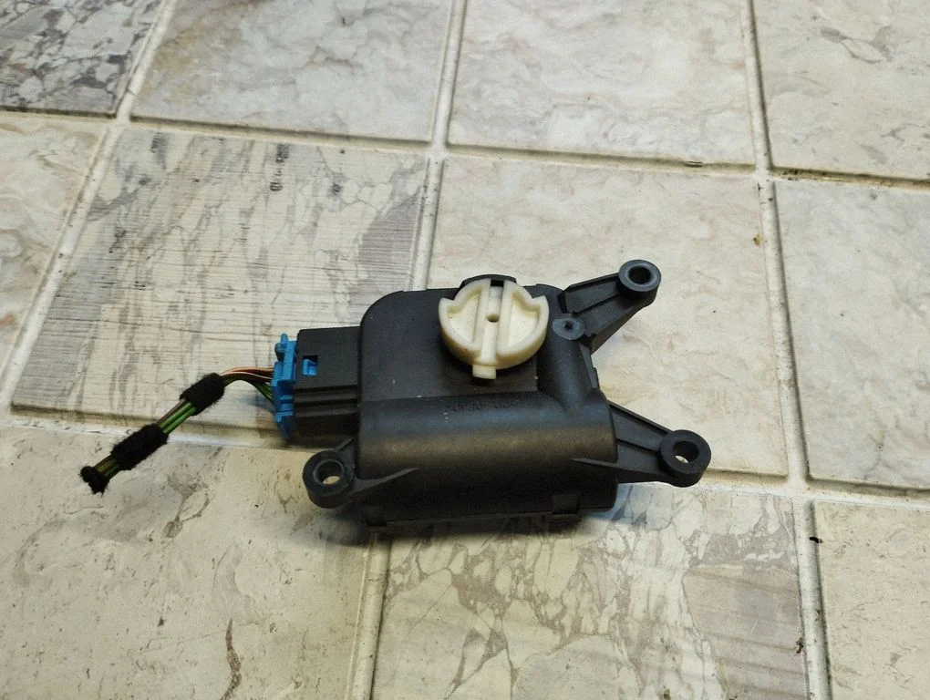 Gaisa aizvara motoriņš/aktuators 0132801358