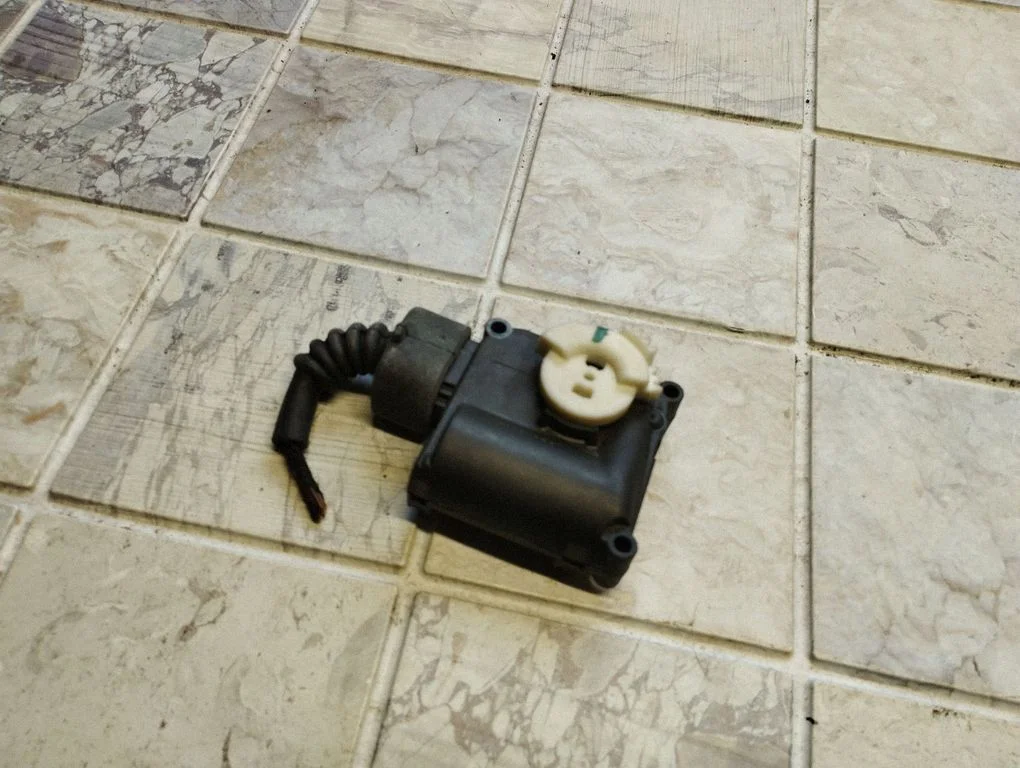 Gaisa aizvara motoriņš/aktuators 0132801359