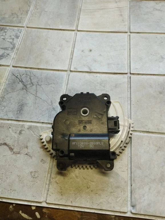 Gaisa aizvara motoriņš/aktuators MF1138002800