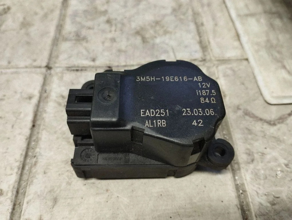Gaisa aizvara motoriņš/aktuators 3M5H19E616AB