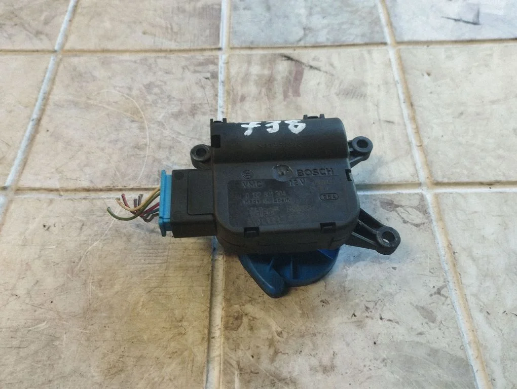 Gaisa aizvara motoriņš/aktuators 8E1820511E