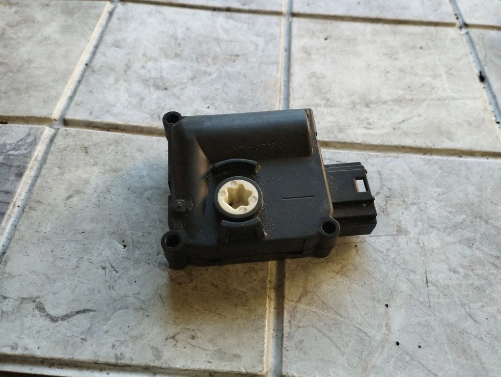 Gaisa aizvara motoriņš/aktuators 0132801359