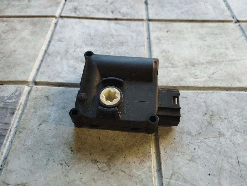 Gaisa aizvara motoriņš/aktuators 0132801359