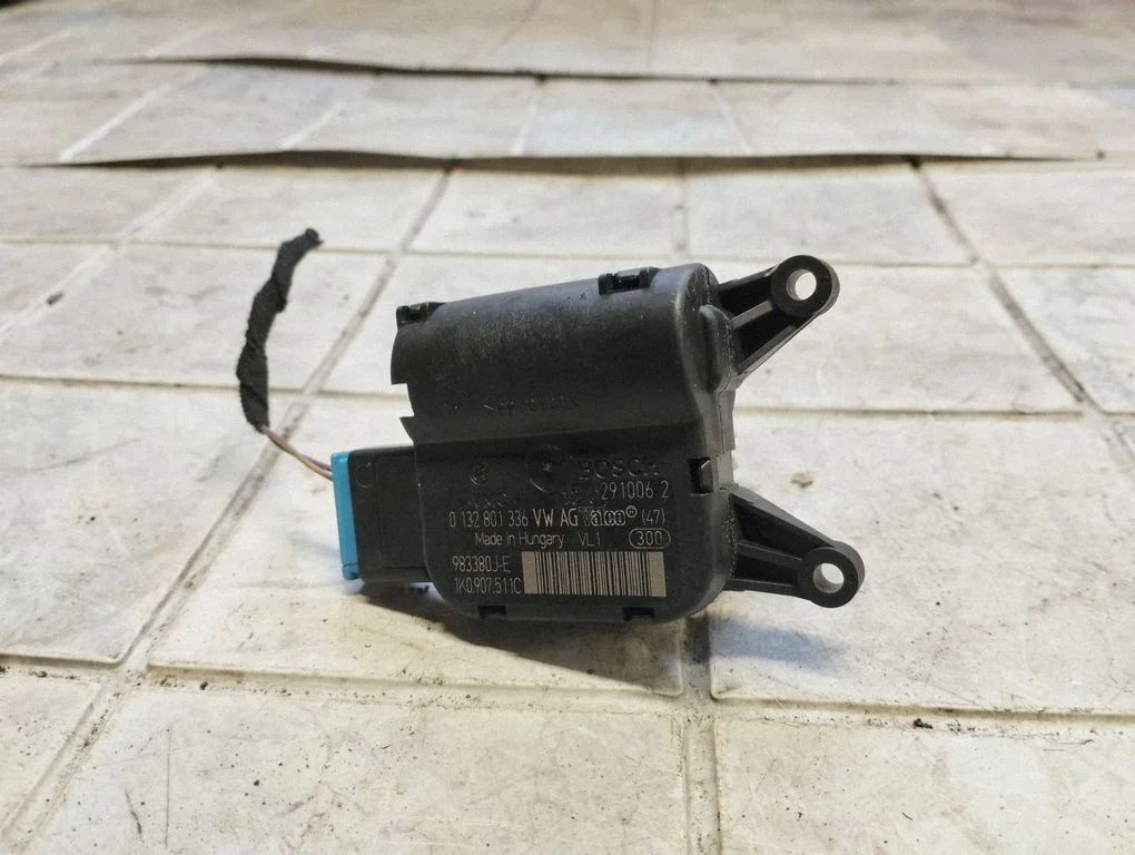Gaisa aizvara motoriņš/aktuators 0132801336