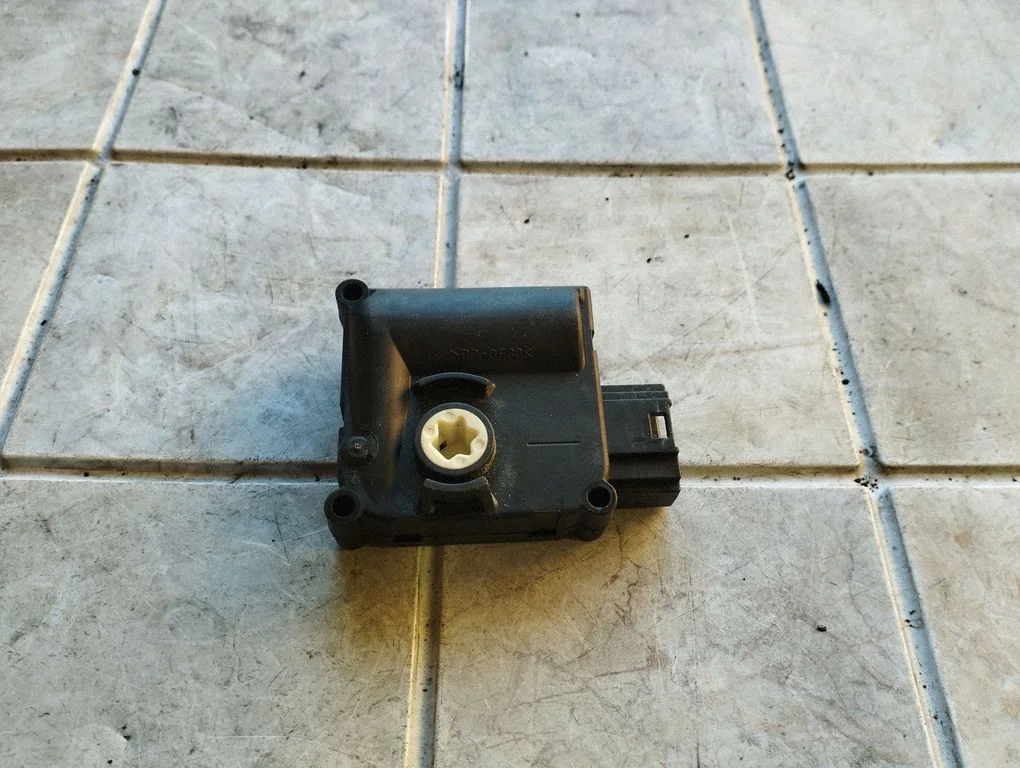 Gaisa aizvara motoriņš/aktuators 0132801359