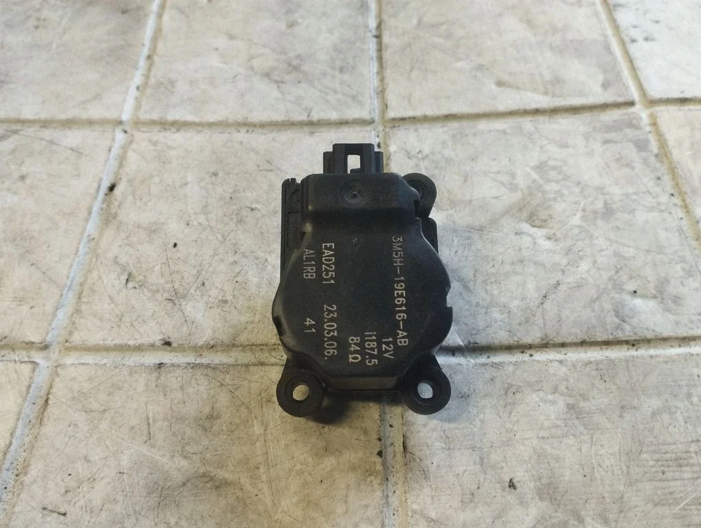 Gaisa aizvara motoriņš/aktuators 3M5H19E616AB