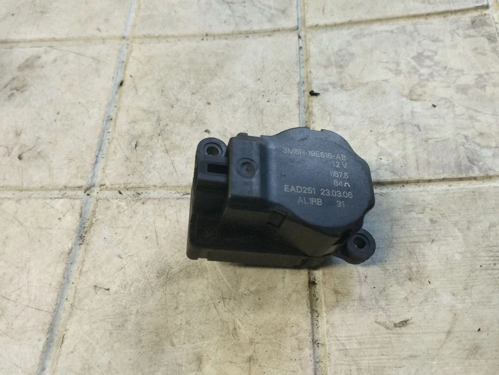 Gaisa aizvara motoriņš/aktuators 3M5H19E616AB