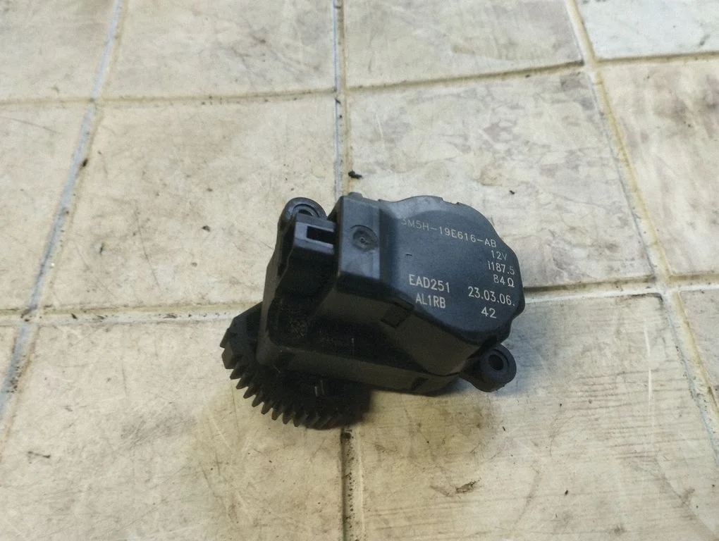 Gaisa aizvara motoriņš/aktuators 3M5H19E616AB