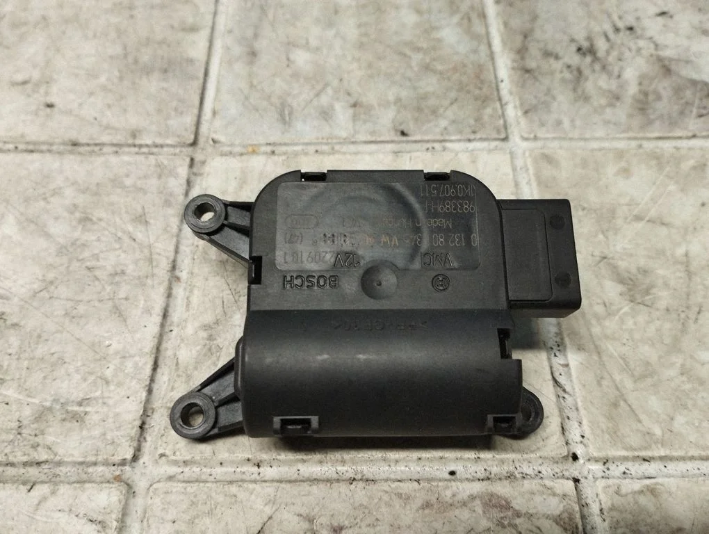 Gaisa aizvara motoriņš/aktuators 1K0907511