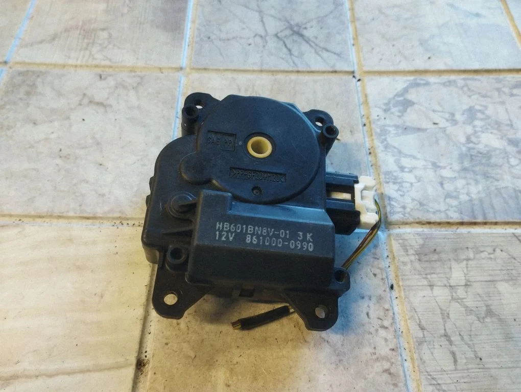 Air flap motor/actuator – Mazda 3 I (2007-2008)
