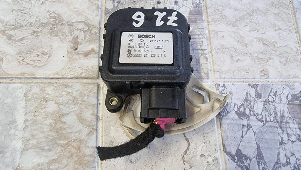 Gaisa aizvara motoriņš/aktuators 8D1820511E