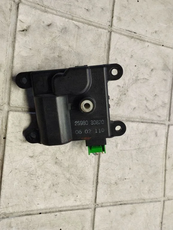 Gaisa aizvara motoriņš/aktuators 2S98030820