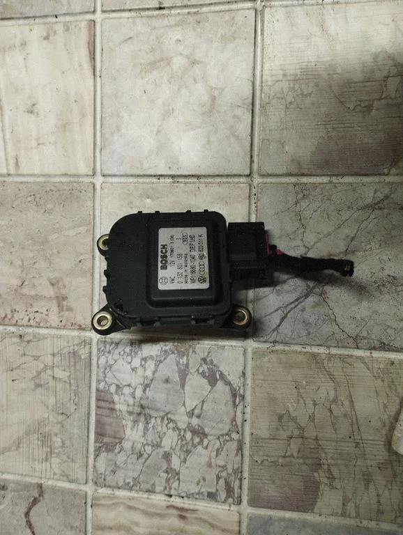 Air flap motor/actuator – Audi A6 Allroad C5 (1999-2005)