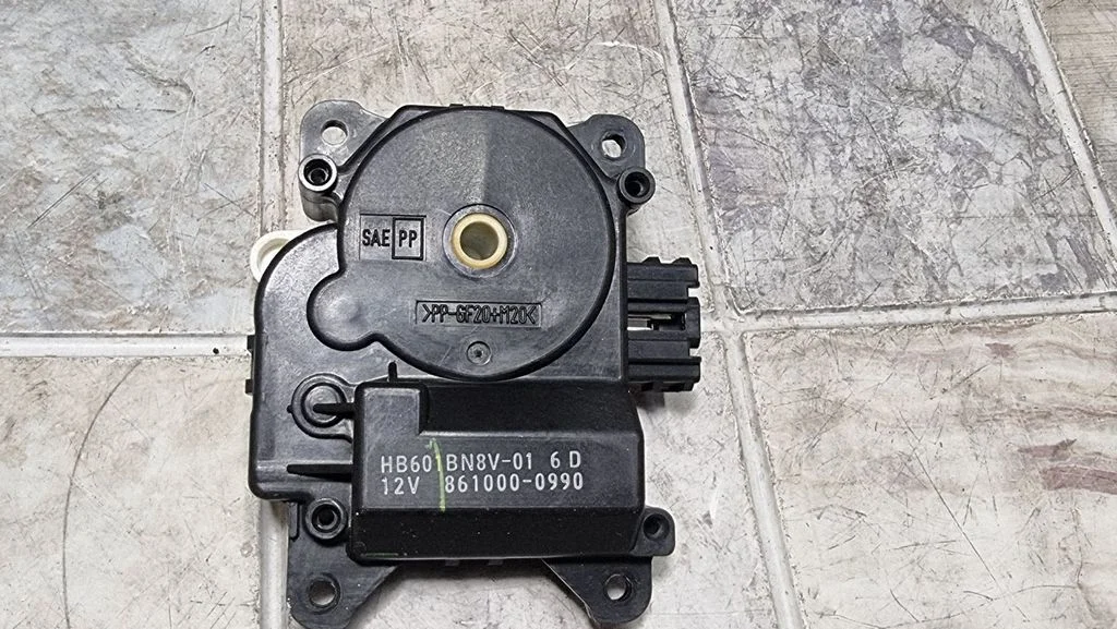Silniczek klapki nawiewu HB601BN8V01