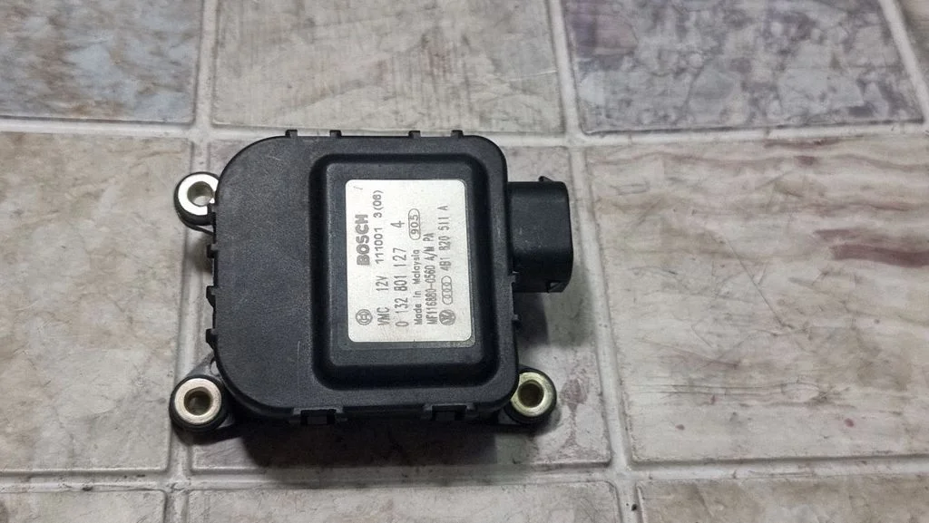 Gaisa aizvara motoriņš/aktuators 4B1820511A