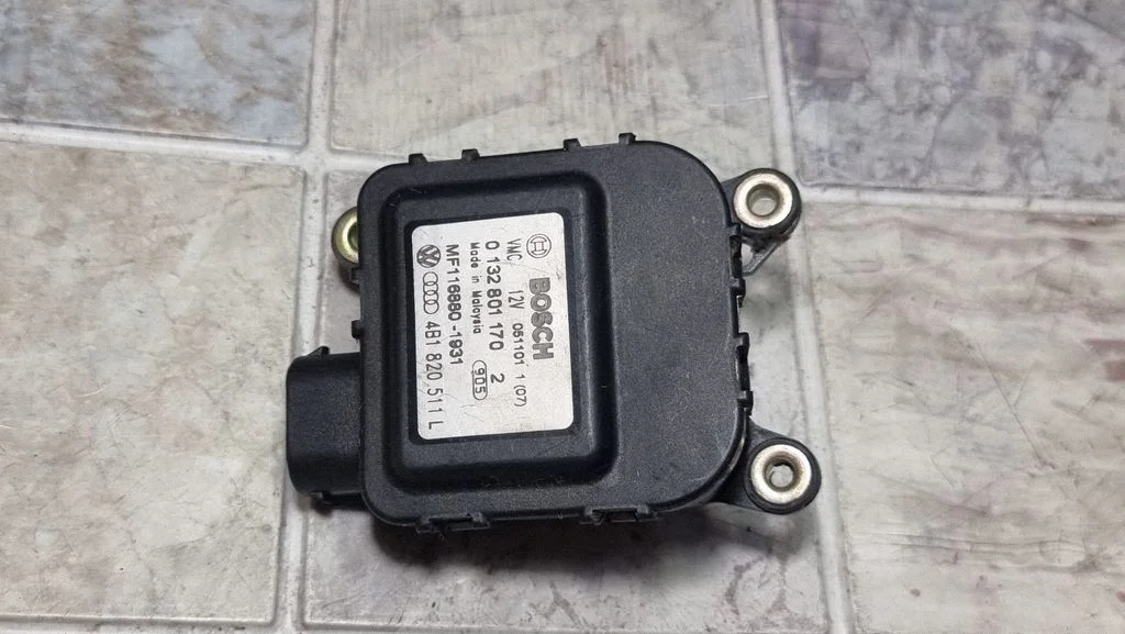 Gaisa aizvara motoriņš/aktuators 4B1820511L
