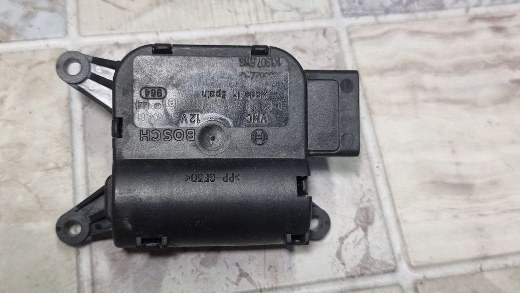 Gaisa aizvara motoriņš/aktuators – Audi A3 S3 8P (2003-2012)